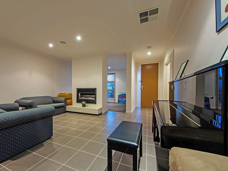 4 Frogmouth Court, Williams Landing VIC 3027, Williams Landing - Thumbnail 2