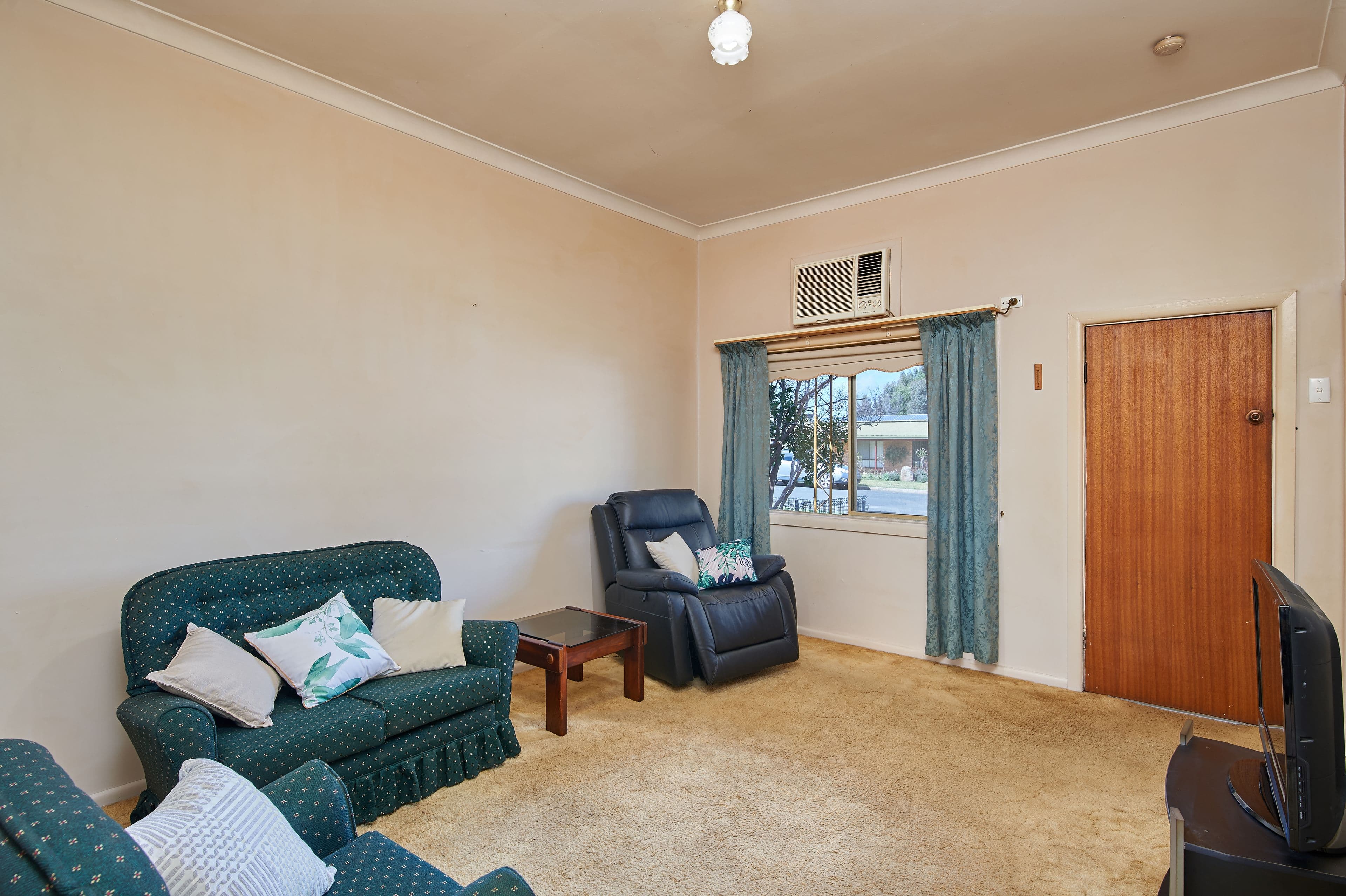 33 Gloucester Street, Junee - Thumbnail 2