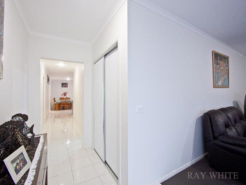 63 SABEL Drive, CRANBOURNE NORTH VIC 3977, Cranbourne North - Thumbnail 2