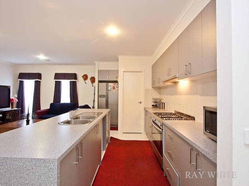 63 SABEL Drive, CRANBOURNE NORTH VIC 3977, Cranbourne North - Thumbnail 3