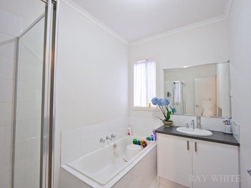 63 SABEL Drive, CRANBOURNE NORTH VIC 3977, Cranbourne North - Thumbnail 4