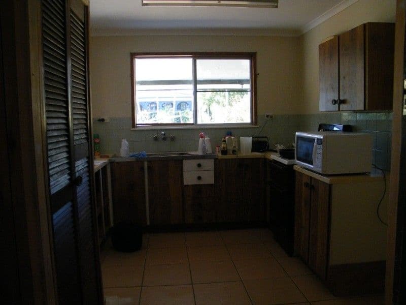 11 Pelican Street, SLADE POINT QLD 4740, Slade Point - Thumbnail 4