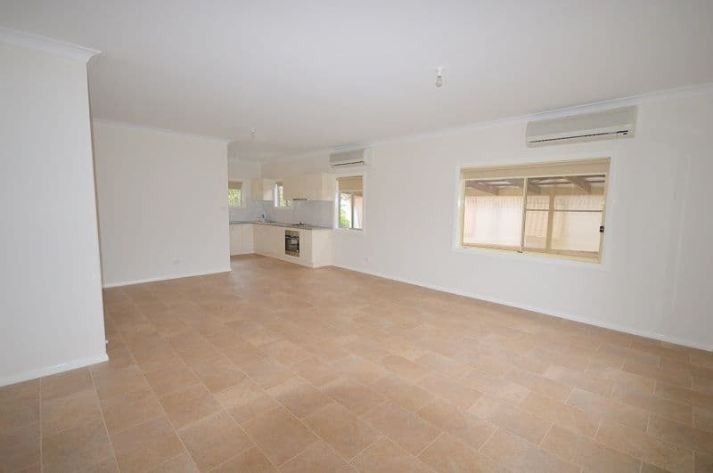 19 Lyall Street, Cowra NSW 2794, Cowra - Thumbnail 2