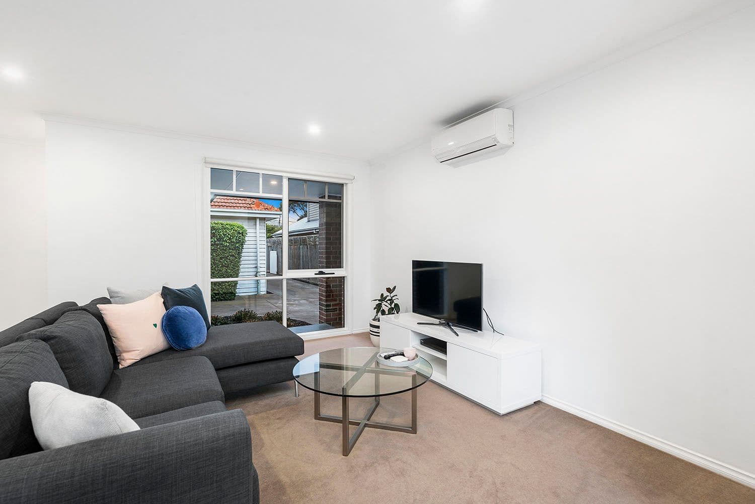 6 Parkin Avenue, Cheltenham VIC 3192, Cheltenham - Thumbnail 2