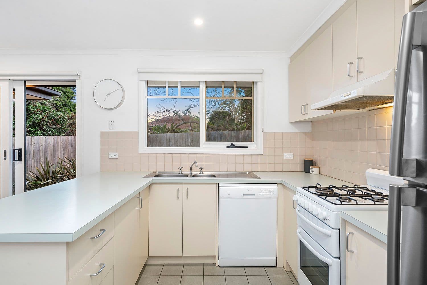 6 Parkin Avenue, Cheltenham VIC 3192, Cheltenham - Thumbnail 6