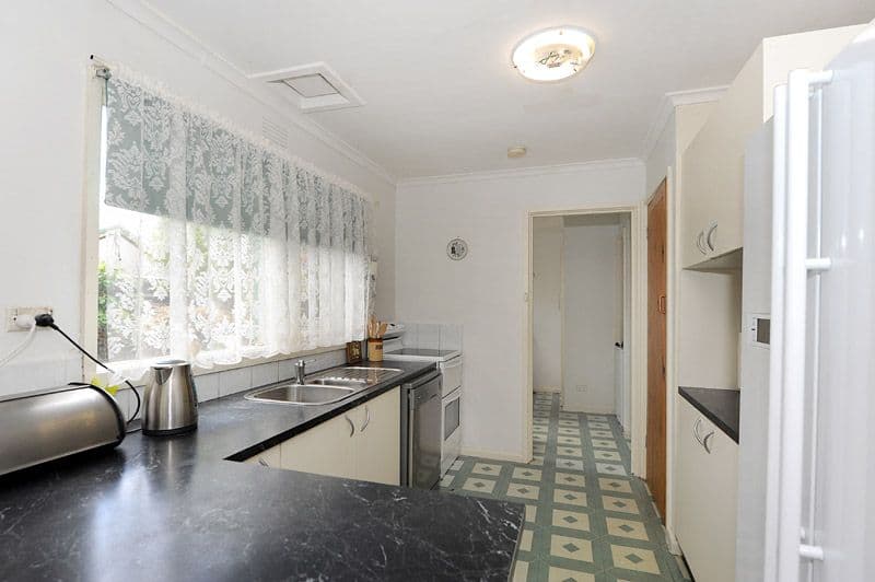 24 Dunlop Avenue, BAYSWATER NORTH VIC 3153, Bayswater North - Thumbnail 2