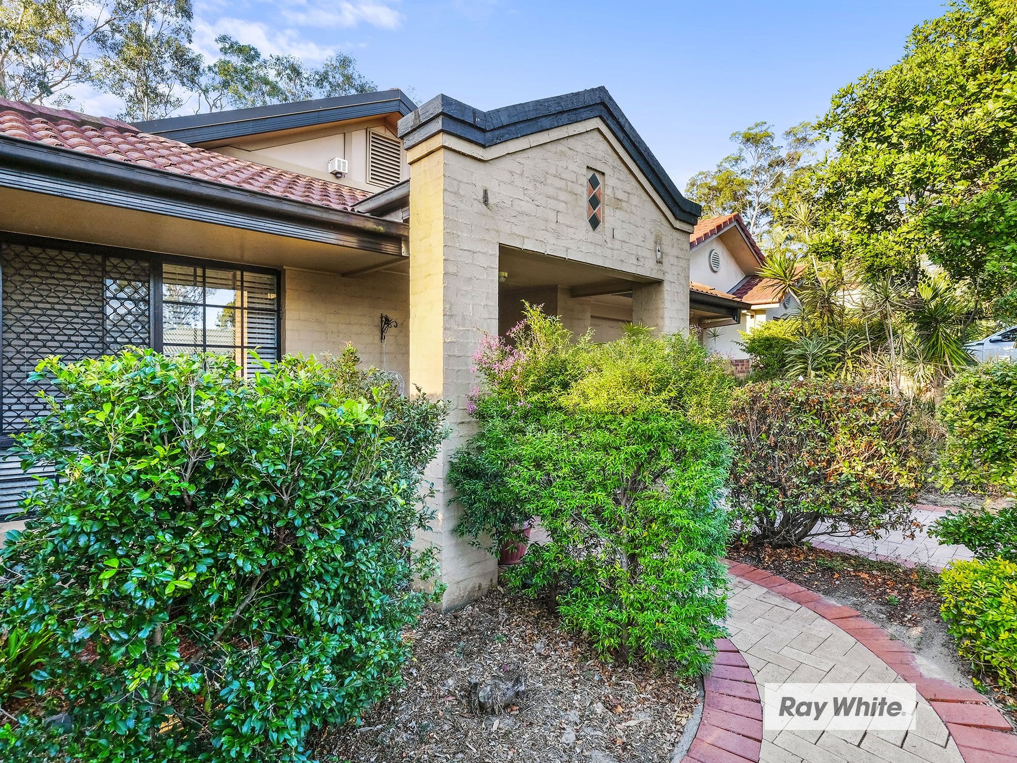 8 Auburn Place, Forest Lake QLD 4078, Forest Lake - Thumbnail 2