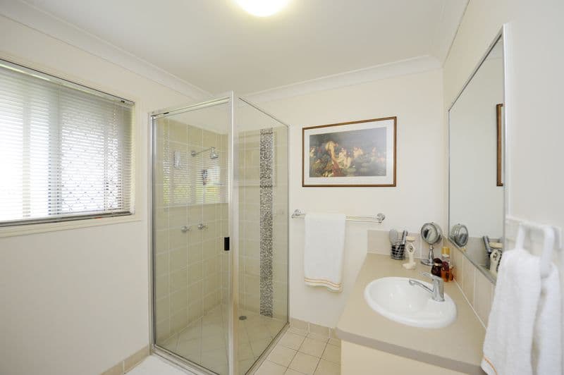 72 Emmadale Drive, NEW AUCKLAND QLD 4680, New Auckland - Thumbnail 5
