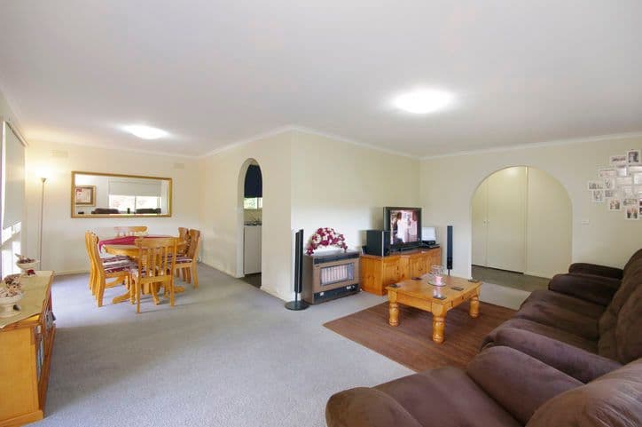 27 Olwen Avenue, BELMONT VIC 3216, Belmont - Thumbnail 3