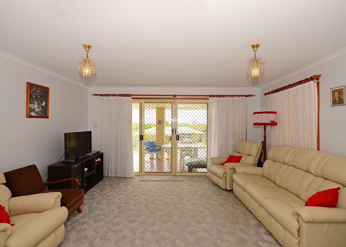 59 Hillcrest Avenue, SCARNESS QLD 4655, Scarness - Thumbnail 4