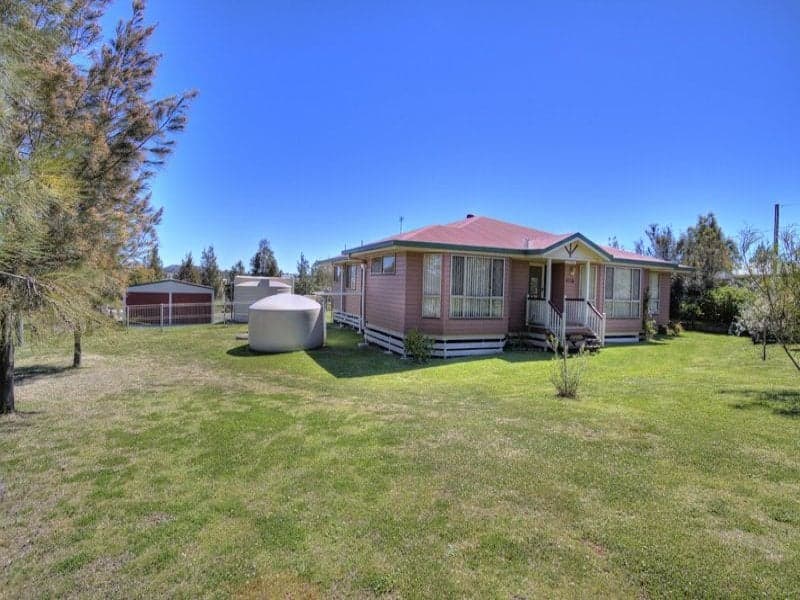 31 Lake Drive, Meringandan - Thumbnail 3