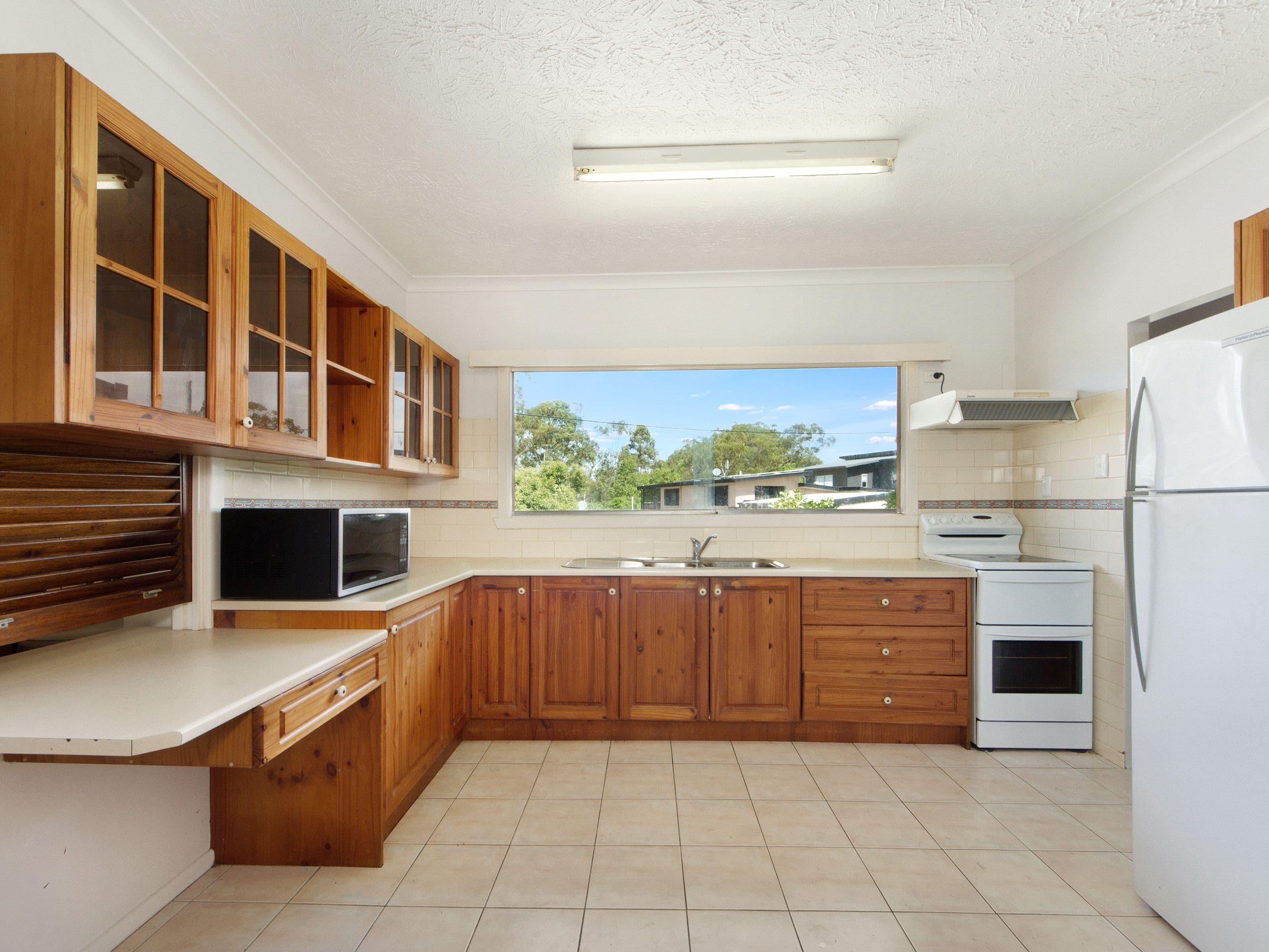 8 Deauville Drive, Southport QLD 4215, Southport - Thumbnail 4