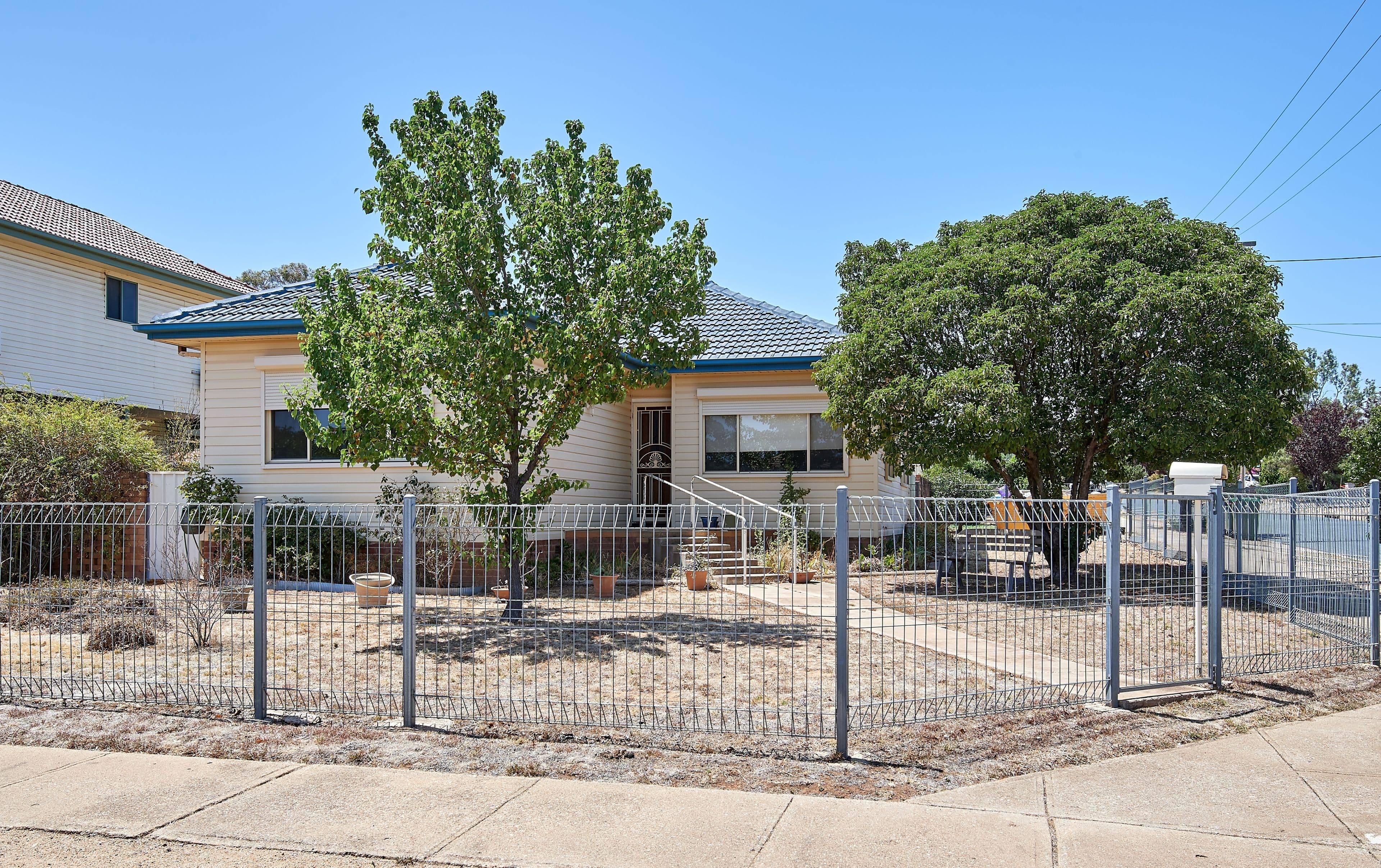 7 Essex Road, Mount Austin NSW 2650, Mount Austin - Image 1