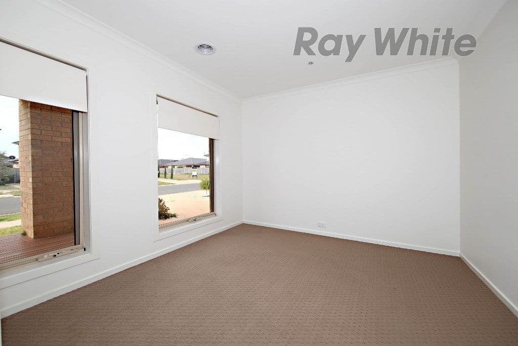 127 Beachview Parade, Sanctuary Lakes VIC 3030, Sanctuary Lakes - Thumbnail 3