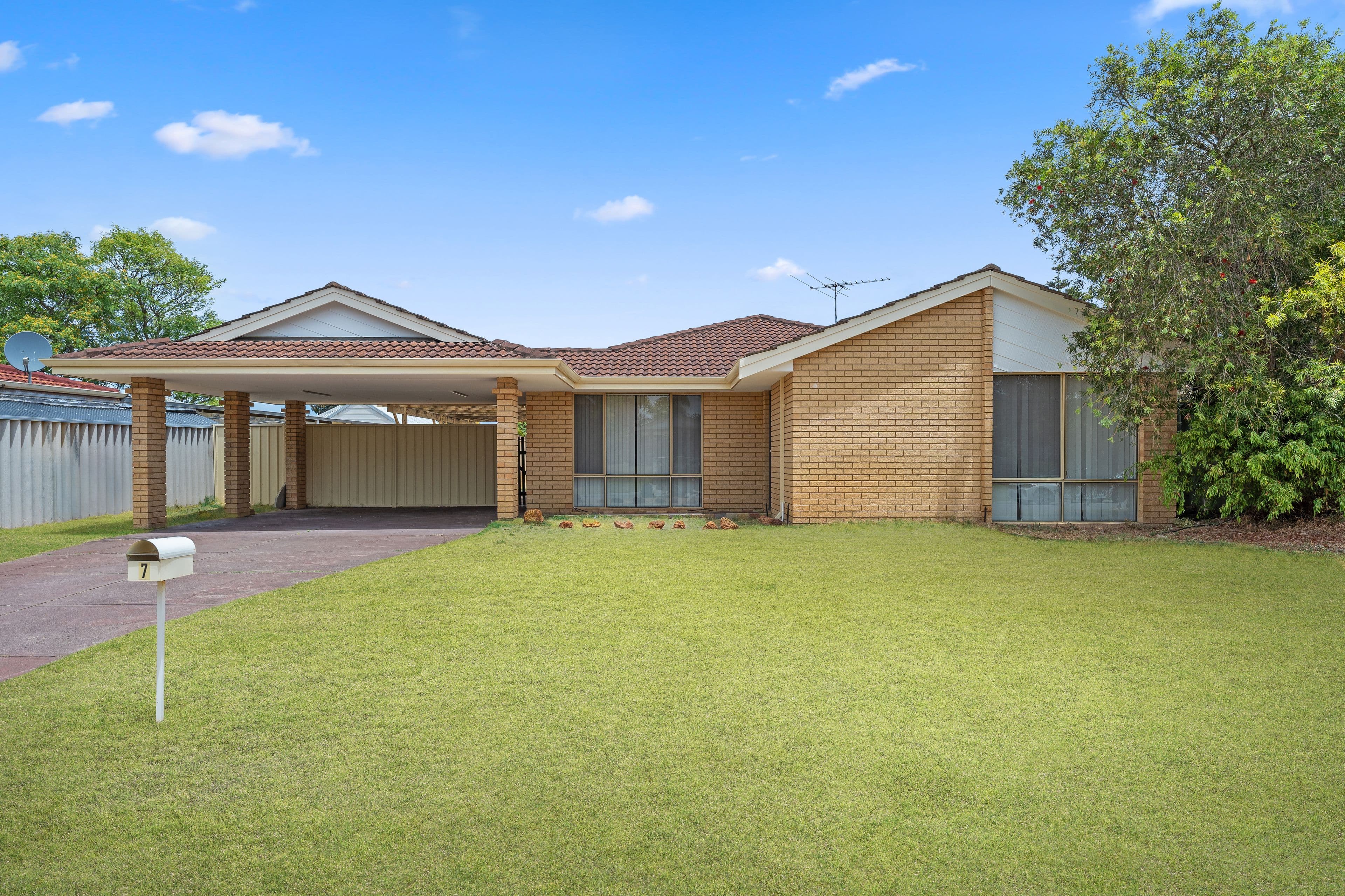 7 Brighton Close, Warnbro WA 6169, Warnbro - Thumbnail 2