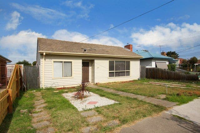 33 Liston Avenue, RESERVOIR VIC 3073, Reservoir - Thumbnail 2
