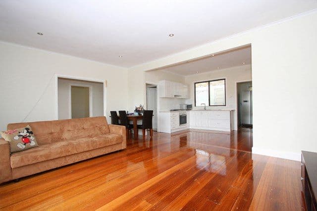 33 Liston Avenue, RESERVOIR VIC 3073, Reservoir - Thumbnail 3