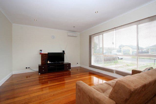 33 Liston Avenue, RESERVOIR VIC 3073, Reservoir - Thumbnail 4