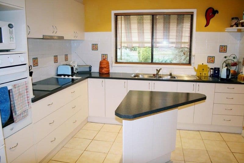 8 Irvine Drive, YASS NSW 2582, Yass - Thumbnail 2