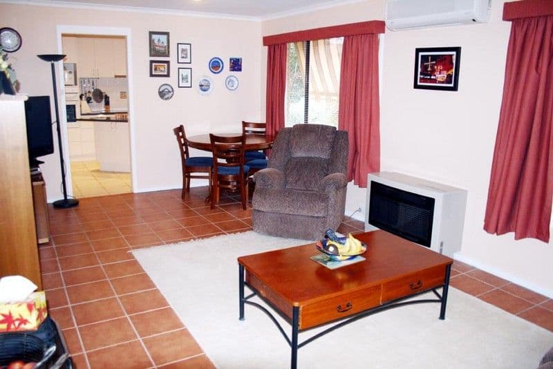 8 Irvine Drive, YASS NSW 2582, Yass - Thumbnail 4
