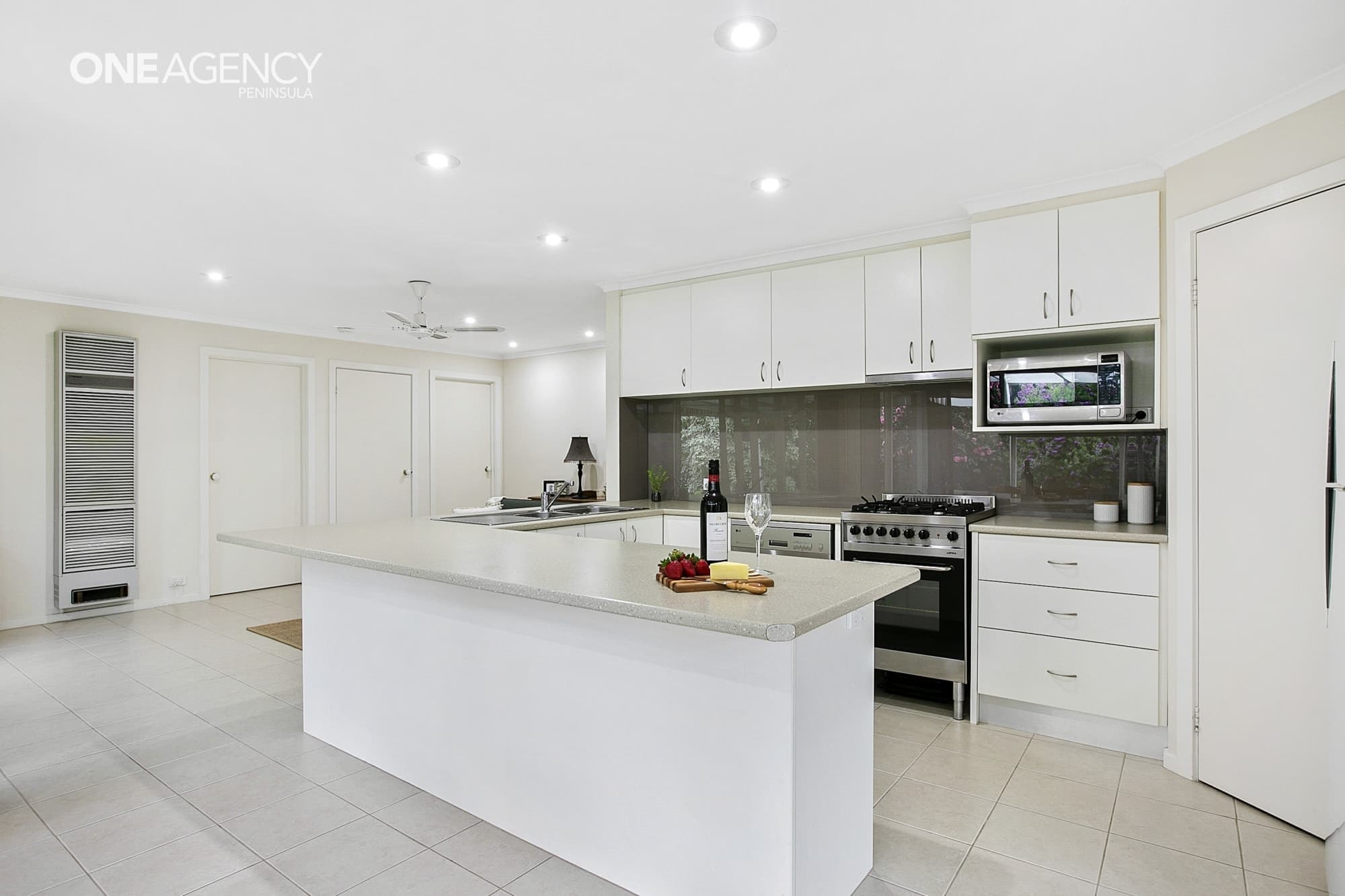 17 Applewood Rise, Somerville, Somerville - Thumbnail 2