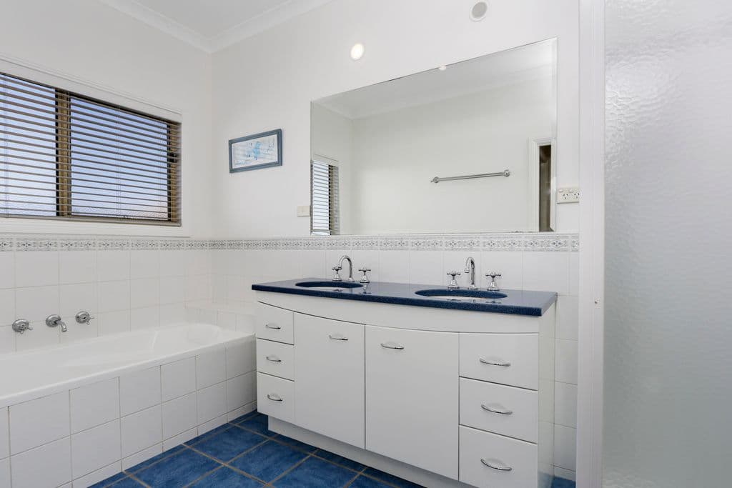 13 Emma Avenue, Warrnambool VIC 3280, Warrnambool - Thumbnail 5