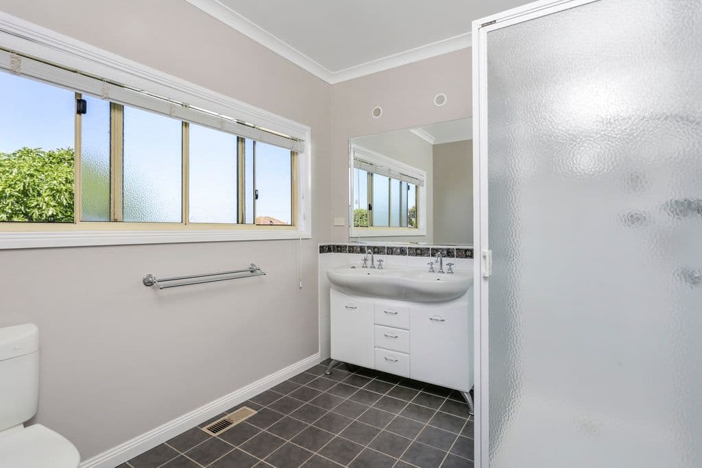 13 Emma Avenue, Warrnambool VIC 3280, Warrnambool - Thumbnail 7