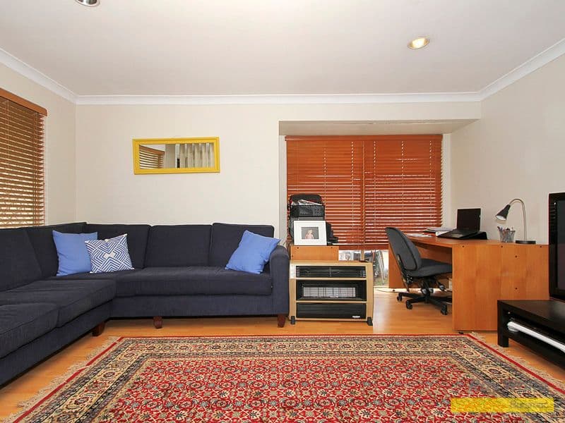 25 Meadowview Drive, BALLAJURA WA 6066, Ballajura - Thumbnail 2