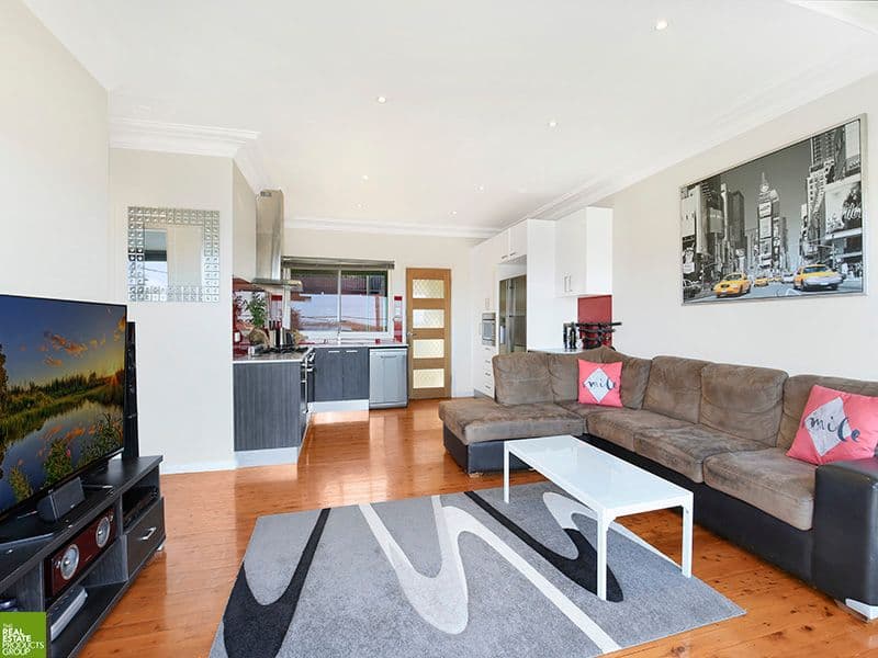 10 Canberra Road, Lake Heights - Thumbnail 7