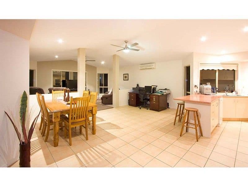 42 Hibertia Avenue, ELANORA QLD 4221, Elanora - Thumbnail 4