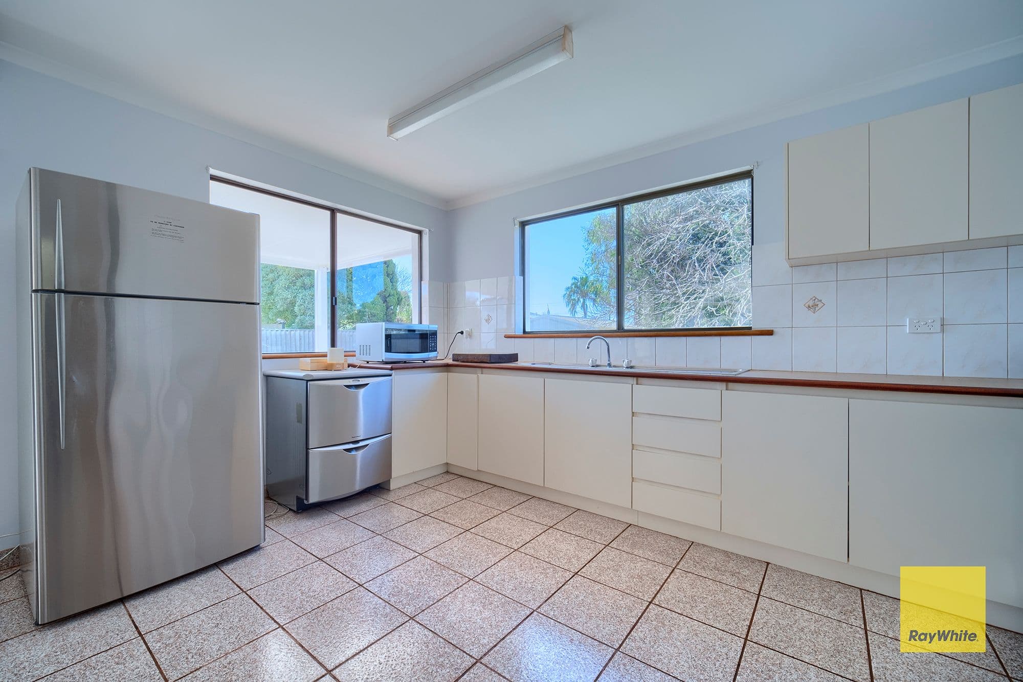 13 Bundara Close, Little Grove WA 6330, Little Grove - Thumbnail 2