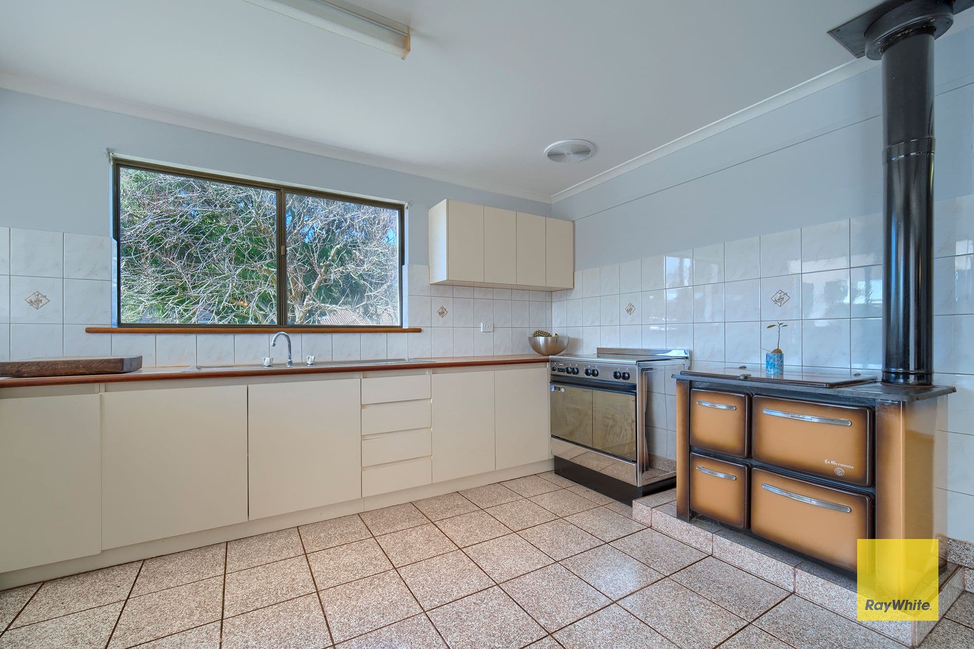 13 Bundara Close, Little Grove WA 6330, Little Grove - Thumbnail 3