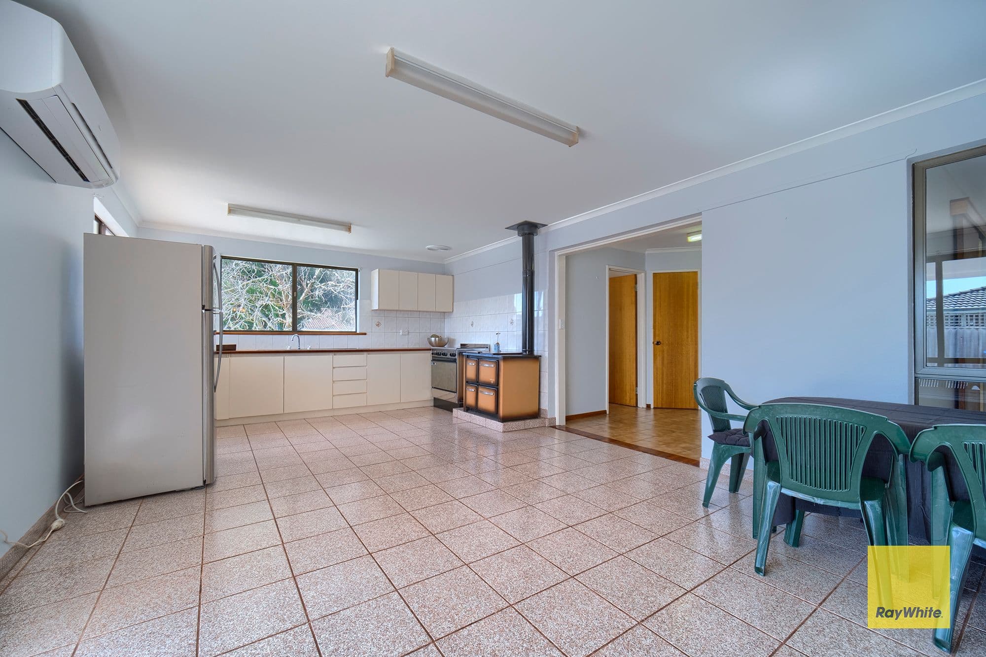 13 Bundara Close, Little Grove WA 6330, Little Grove - Thumbnail 4