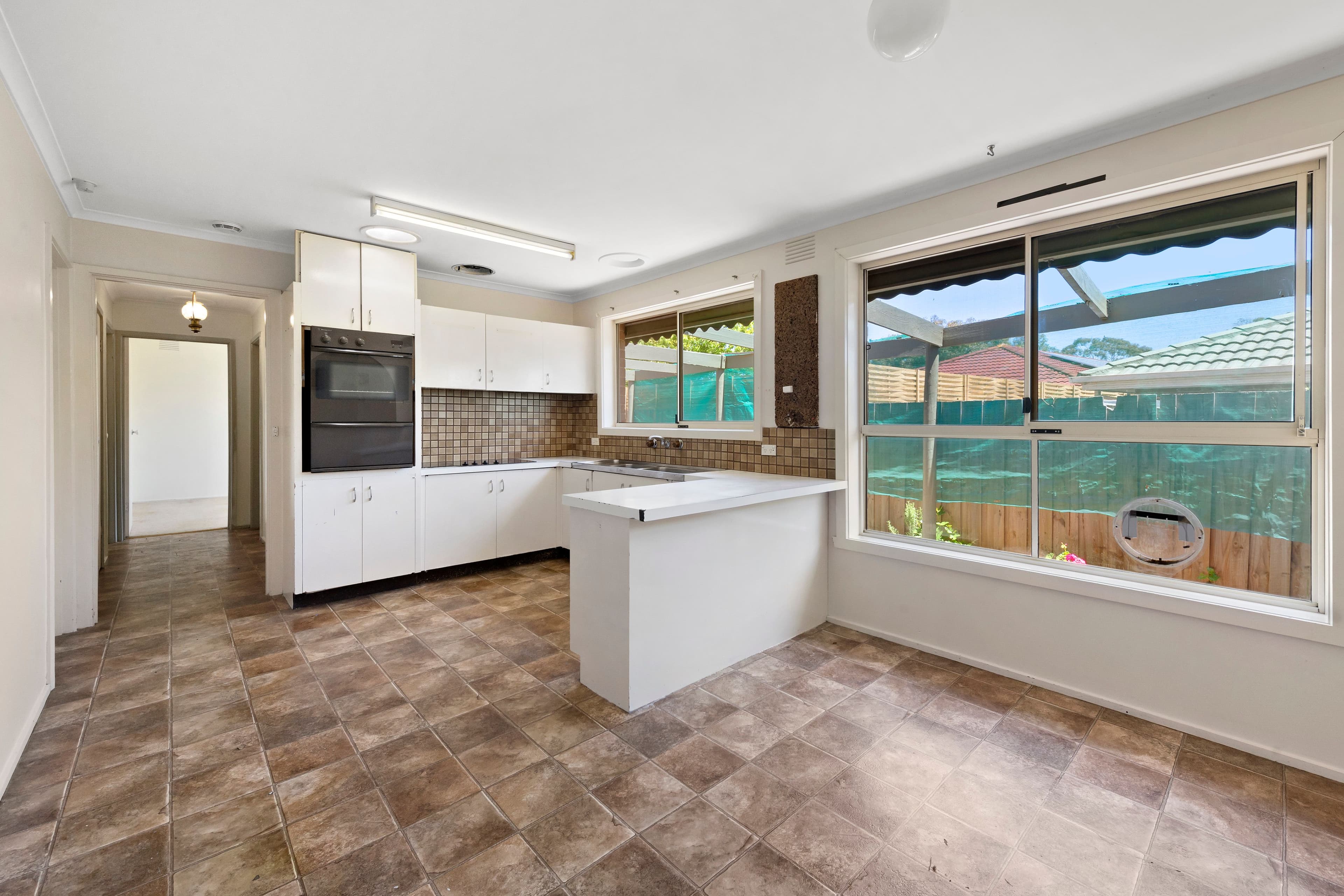 18 Fenfield Street, Cranbourne VIC 3977, Cranbourne - Thumbnail 2