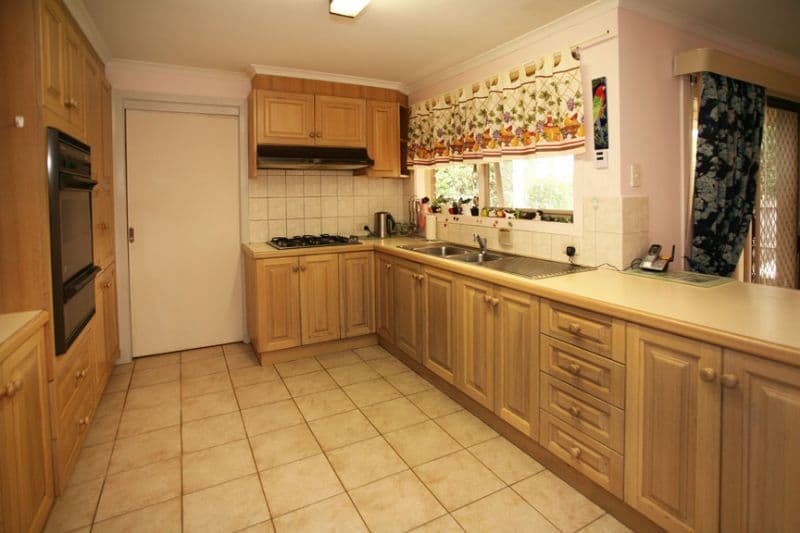 212 Gallaghers Road, GLEN WAVERLEY VIC 3150, Glen Waverley - Thumbnail 2
