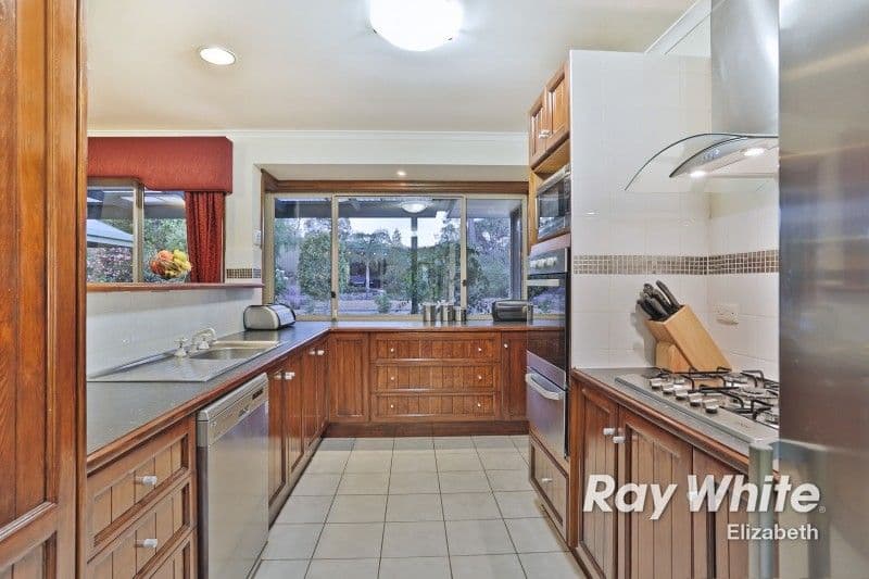 32 Gully Drive, GULFVIEW HEIGHTS SA 5096, Gulfview Heights - Thumbnail 6