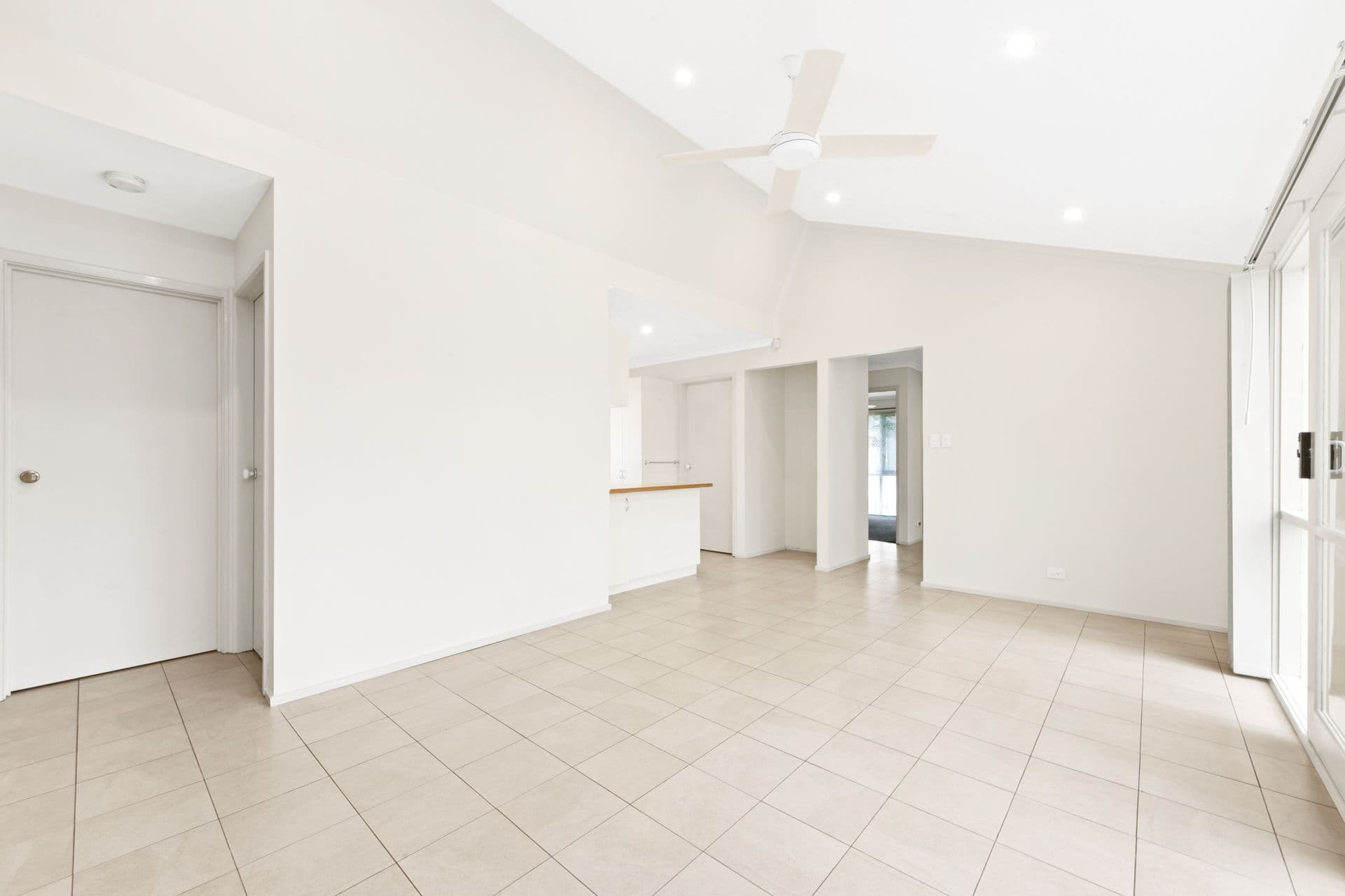 4 Dean Court, Cranbourne West VIC 3977, Cranbourne West - Thumbnail 6