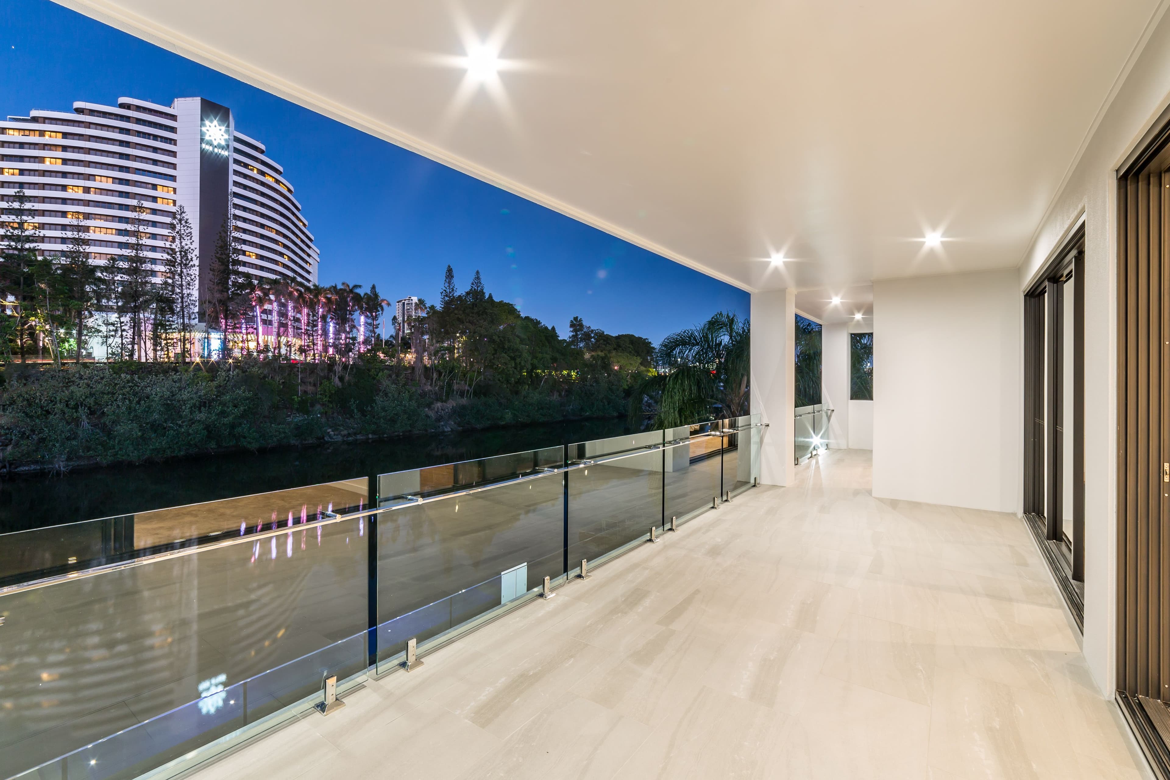 10 Lakeland Key, Broadbeach Waters QLD 4218, Broadbeach Waters - Thumbnail 2