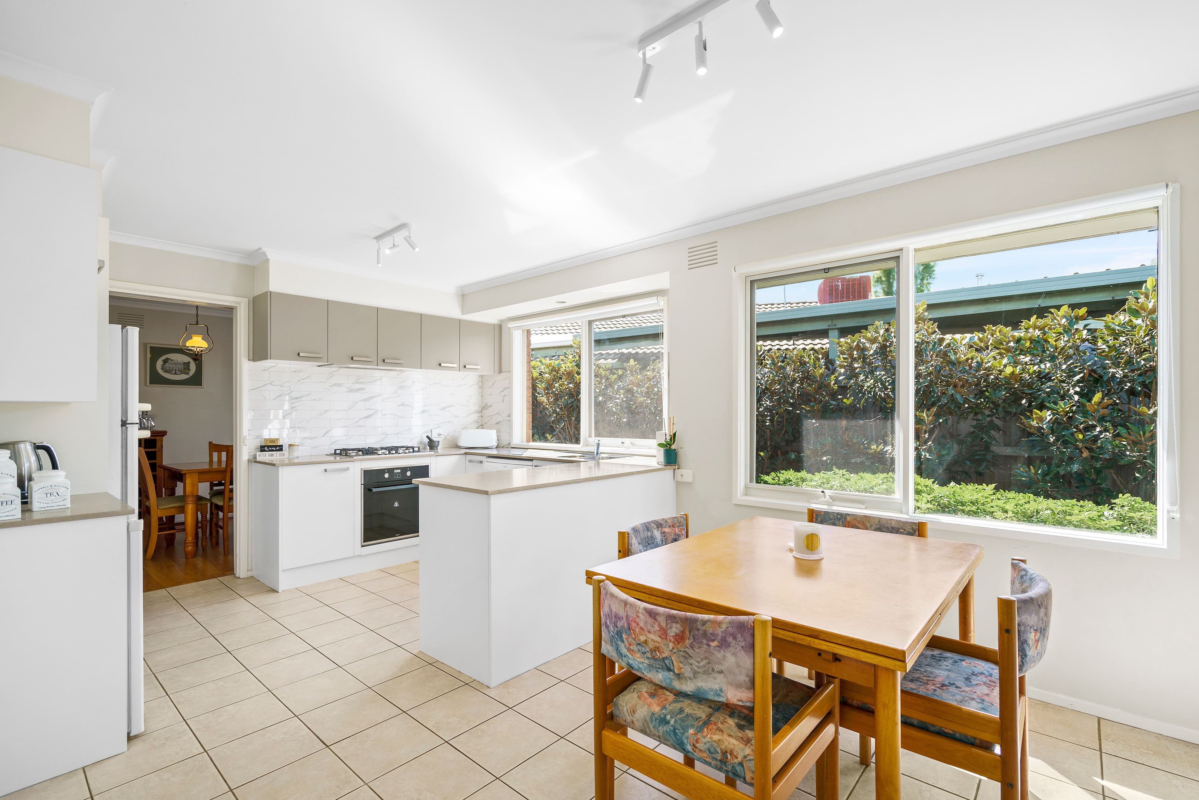 14 Ervine Close, Sunbury VIC 3429, Sunbury - Thumbnail 3