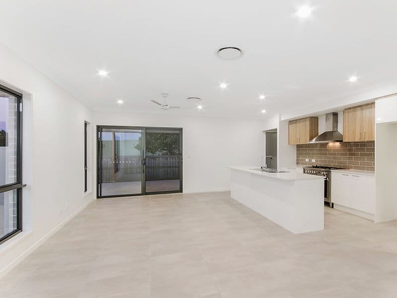 4 Alva Court, OXENFORD QLD 4210, Oxenford - Thumbnail 4