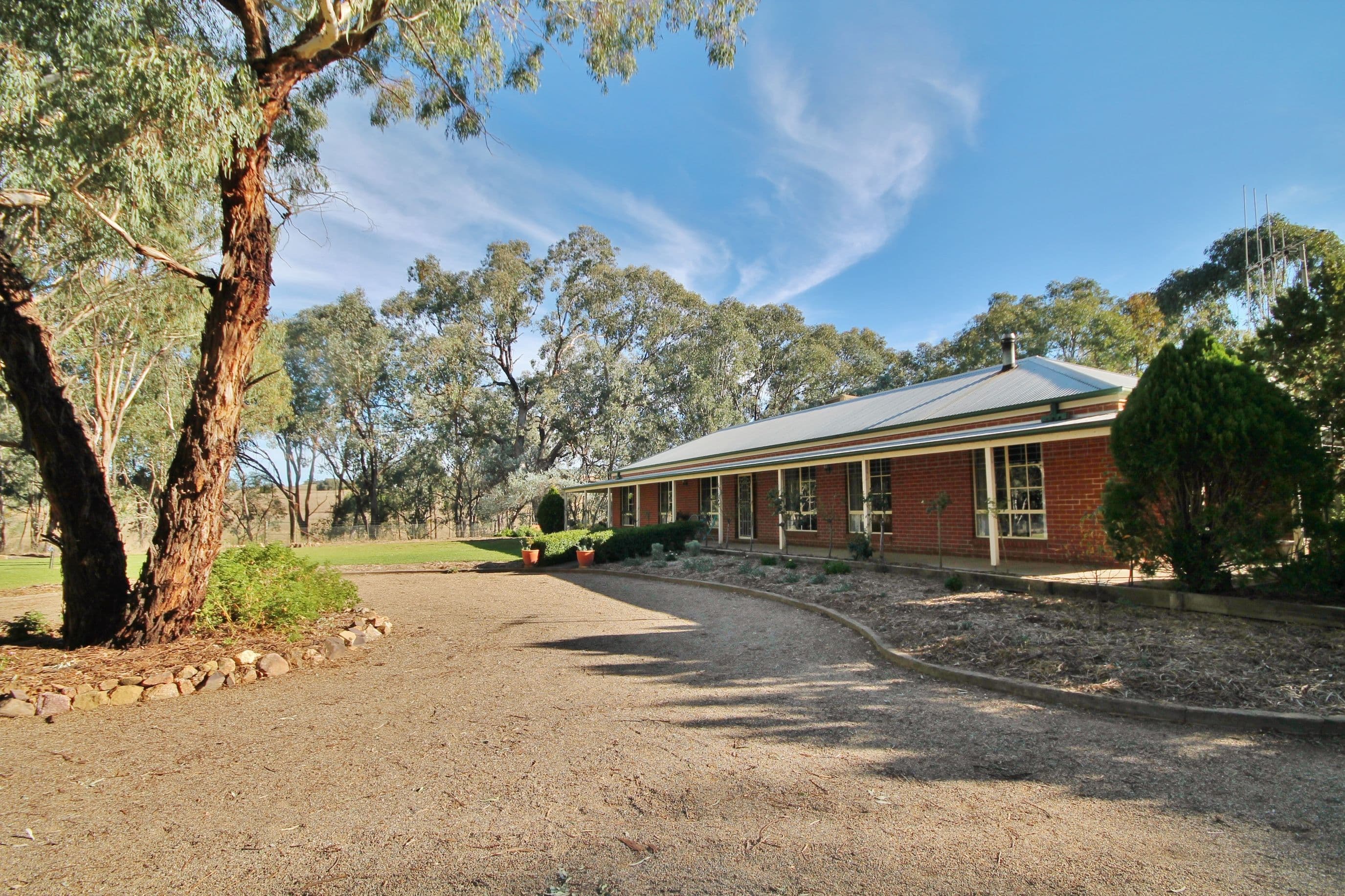 125 Robinsons Road, Young - Image 1