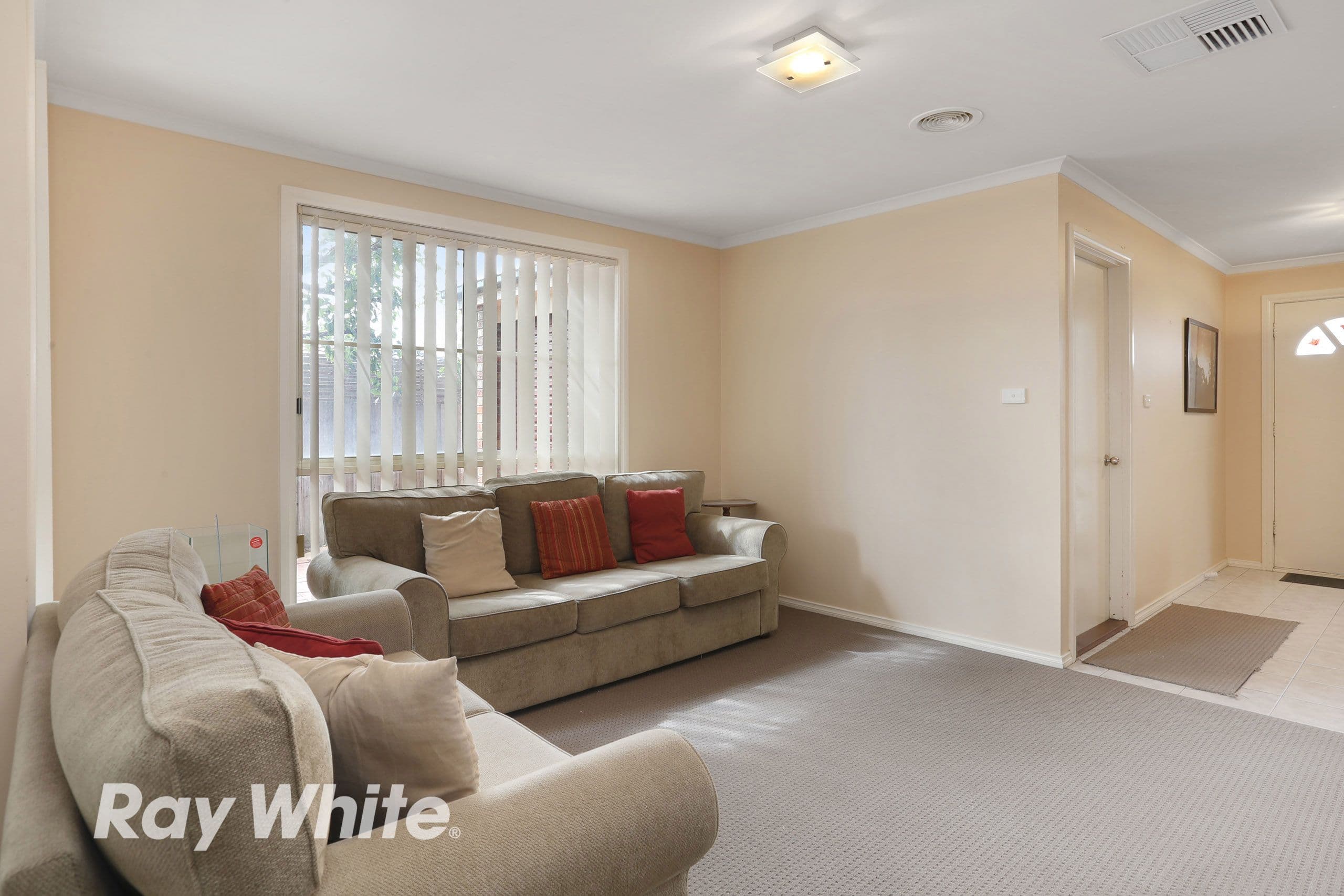 8 Redleaf Close, Lara VIC 3212, Lara - Thumbnail 2