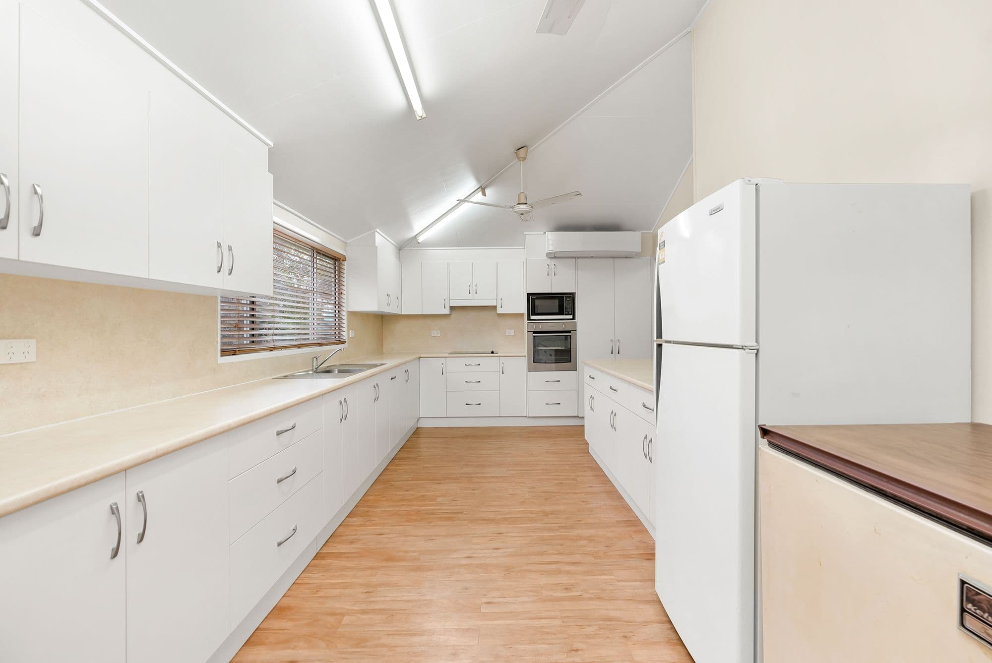 39 Peak Downs Street, Capella QLD 4723, Capella - Thumbnail 3