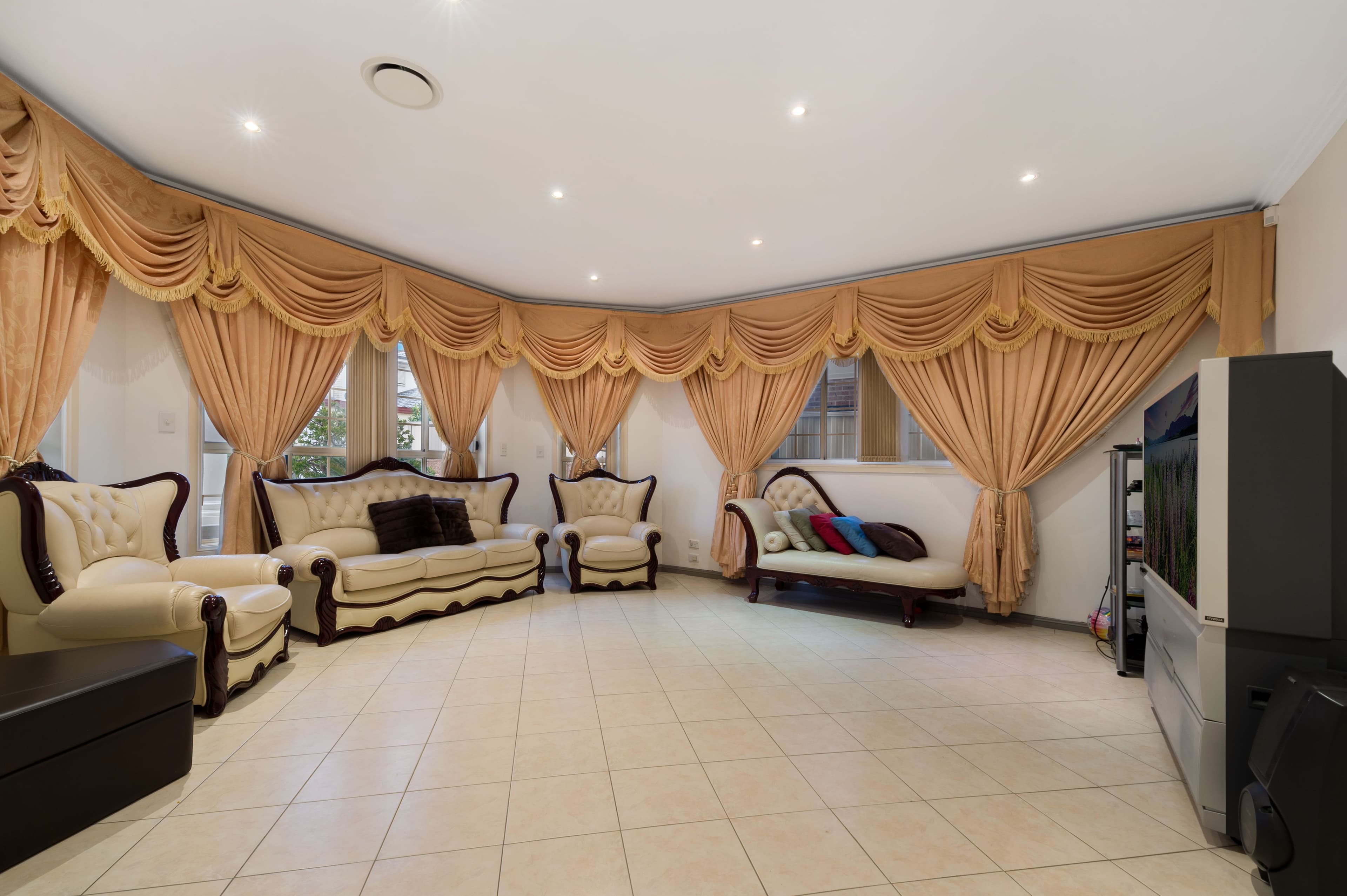 5 Bellerive Close, West Hoxton - Thumbnail 4