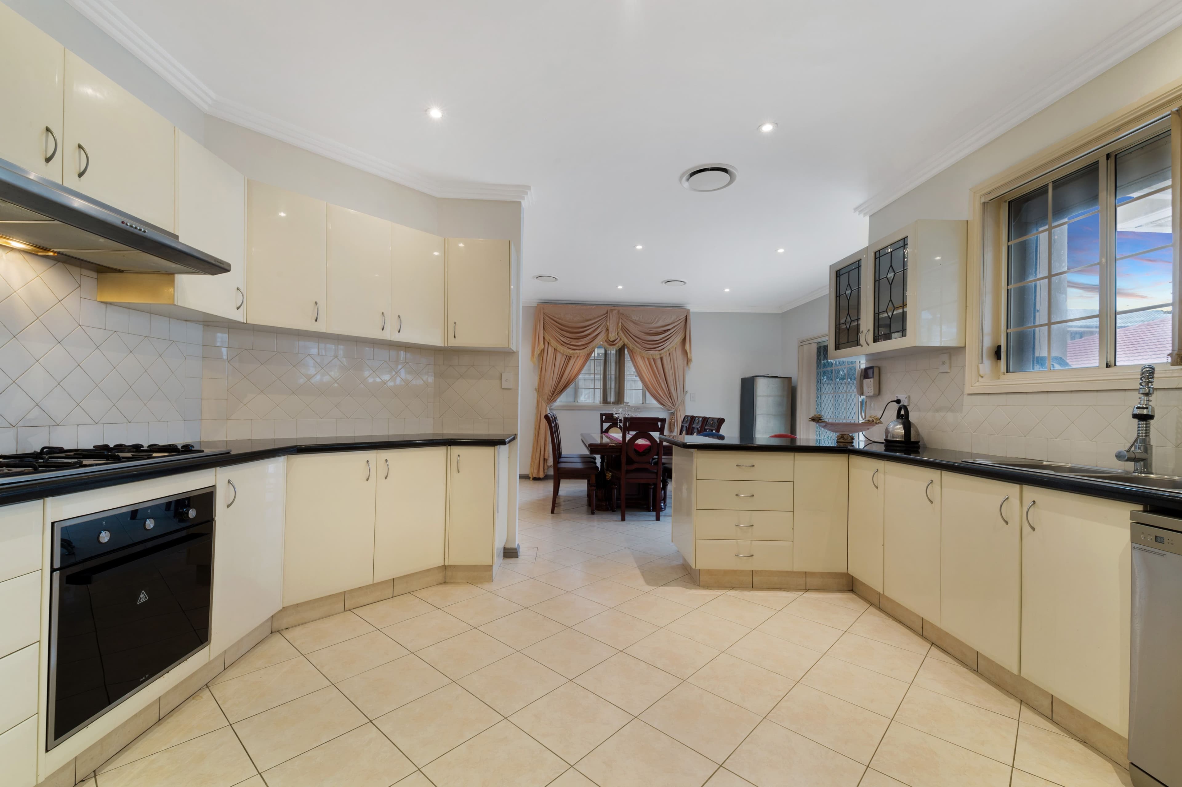 5 Bellerive Close, West Hoxton - Thumbnail 8