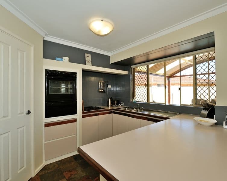 12 Frigate Close, WAIKIKI WA 6169, Waikiki - Thumbnail 2