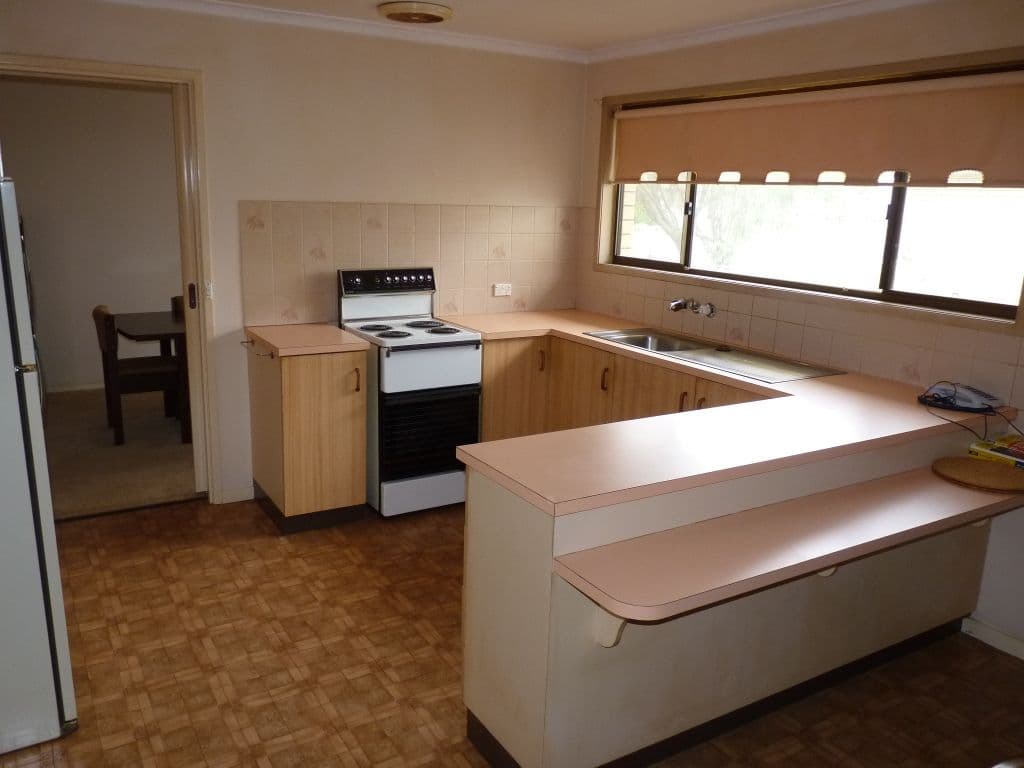 6 Cooper Avenue, OAKEY QLD 4401, Oakey - Thumbnail 3