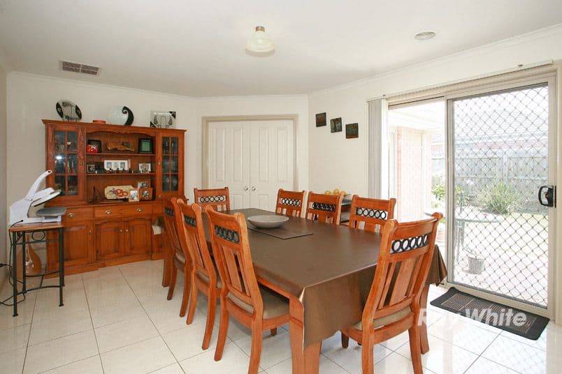 6 Athena Court, CRANBOURNE VIC 3977, Cranbourne - Thumbnail 3