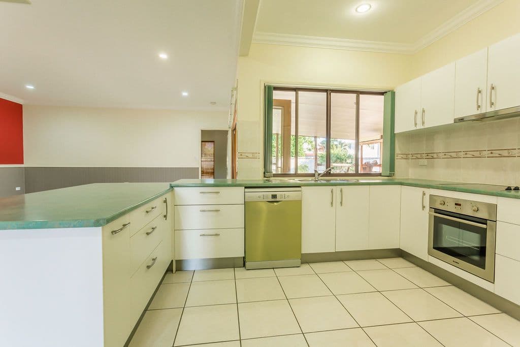 6 Siobhan Court, Emerald QLD 4720, Emerald - Thumbnail 2