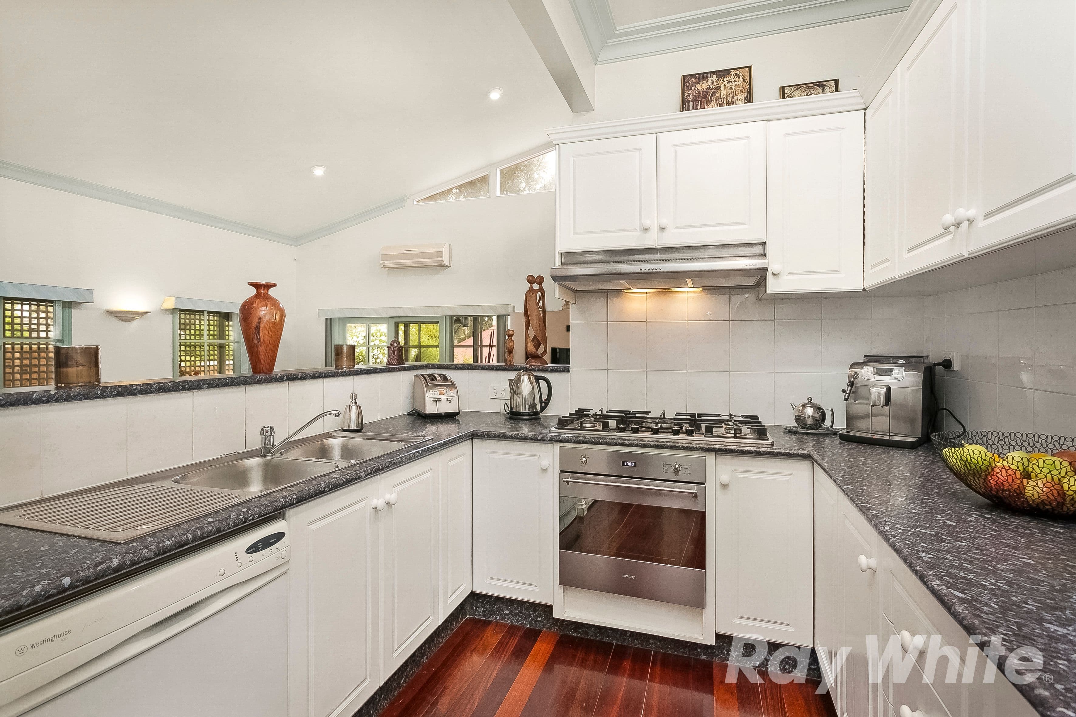 34 Boronia Grove, Doncaster East VIC 3109, Doncaster East - Thumbnail 3
